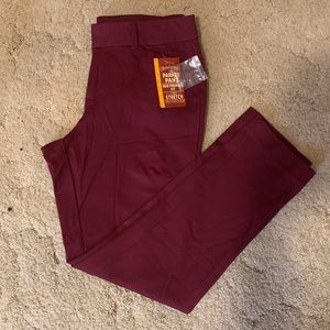 NWT Cropped pants